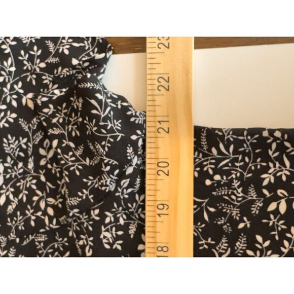 Pleione for Anthropologie Black and White Floral Blouse Top Sz M EUC Flattering - Picture 11 of 11